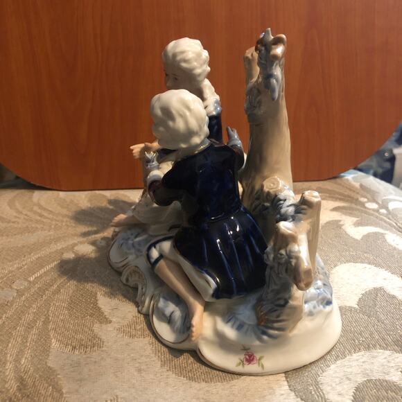 vintage‎ porcelain figurine of a courting couple - Picture 3 of 5